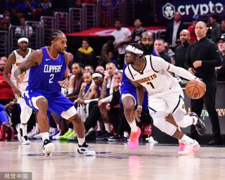 迷在接受采 迷在接受采